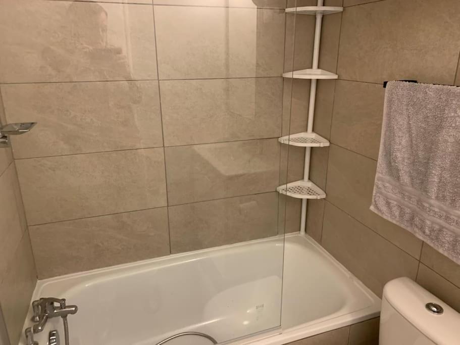 Studio Lumineux, Refait A Neuf, Metro Jourdain Parigi Esterno foto